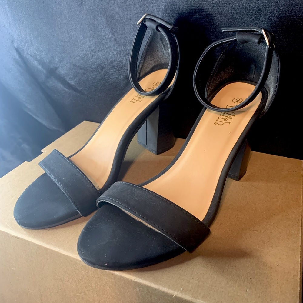 Short black heels 🖤